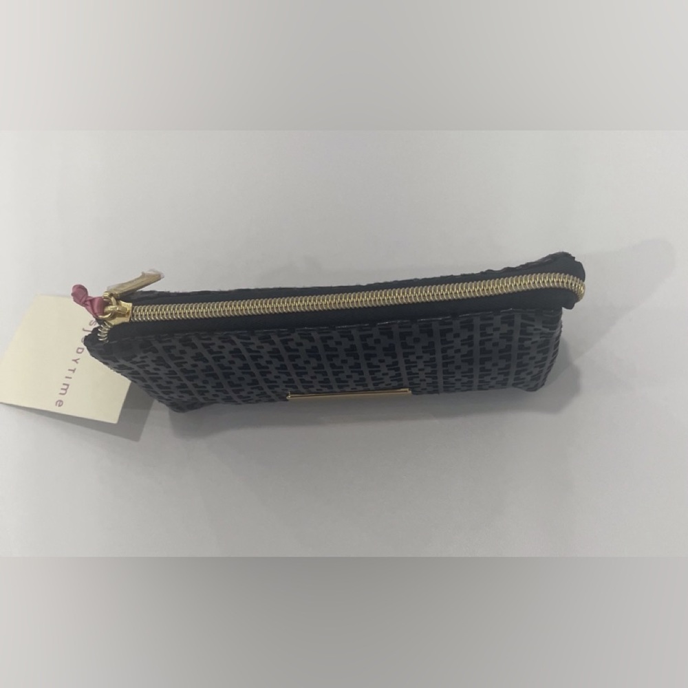 ITSJUDYTIME Navy Textured Cosmetic Bag with Gold Hardware - Picture 3 of 6